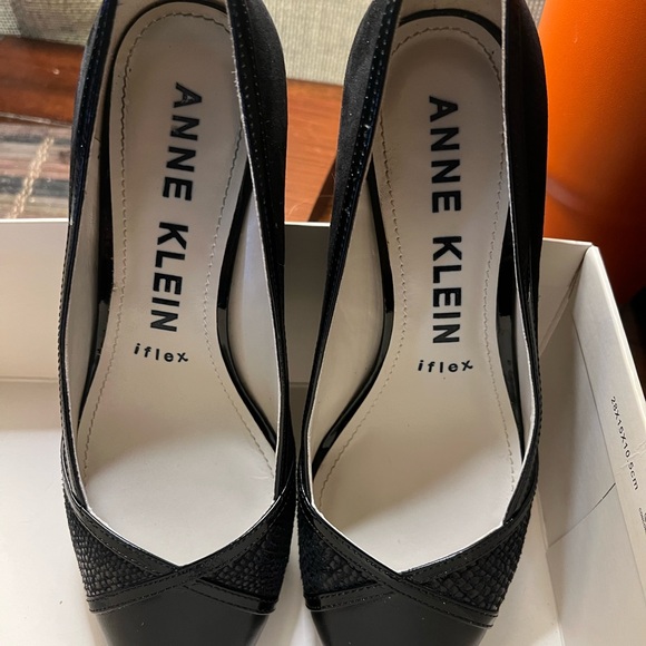 Anne Klein heels - Picture 3 of 5